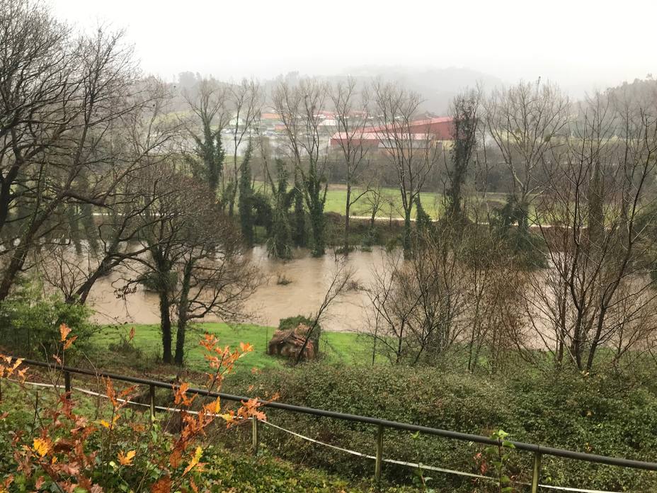 Inundaciones en el río Nora, a su paso por San Cucao (Llanera)