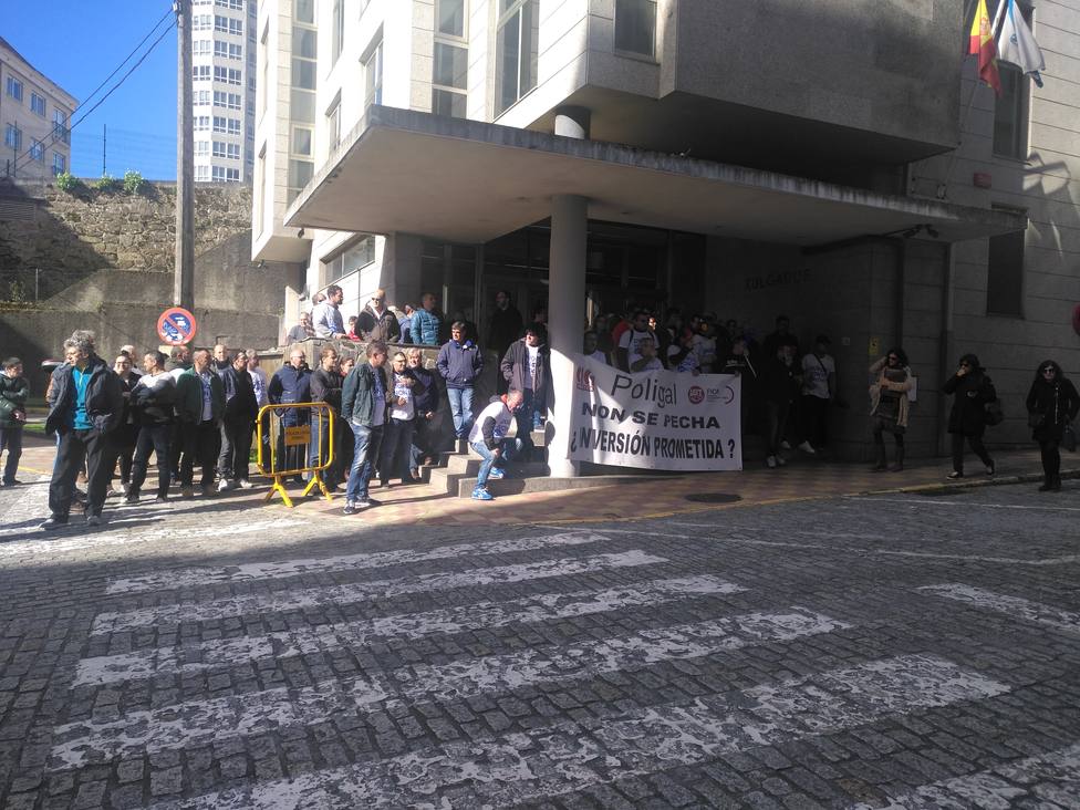 Los trabajadores de Poligal concentrados ante los juzgados de Ferrol