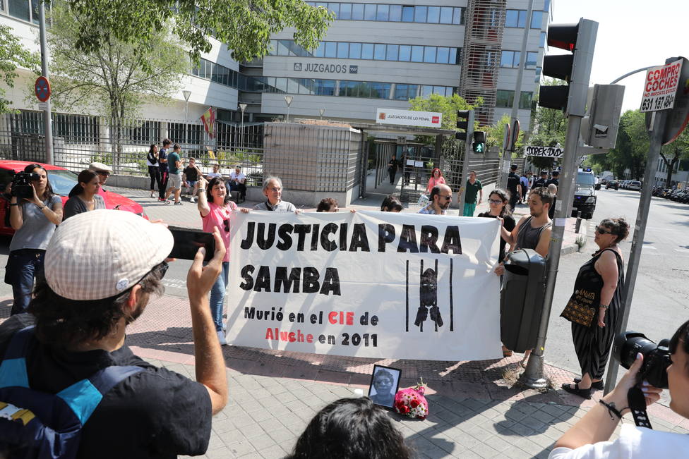 Absuelto el médico acusado de la muerte en 2011 de Samba Martine en el CIE de Aluche (Madrid)
