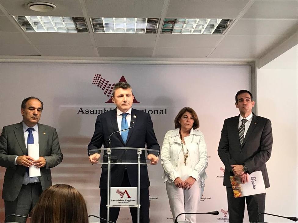 Vox dará su apoyo al popular López Miras en la primera votación del debate de investidura de Murcia