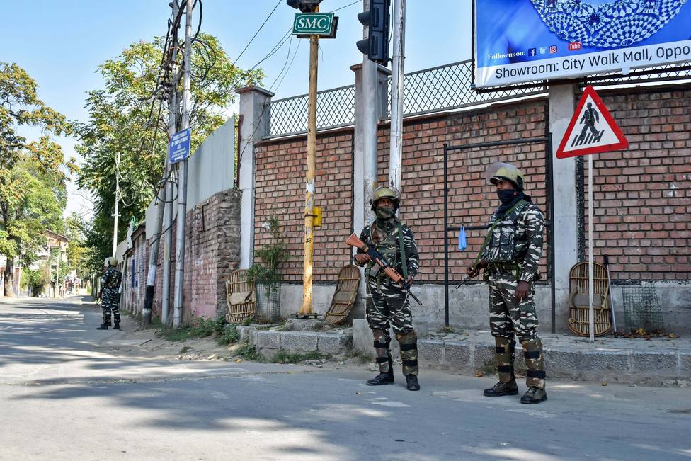 India restaura parcialmente la telefonía móvil en Cachemira pero mantiene suspendido Internet