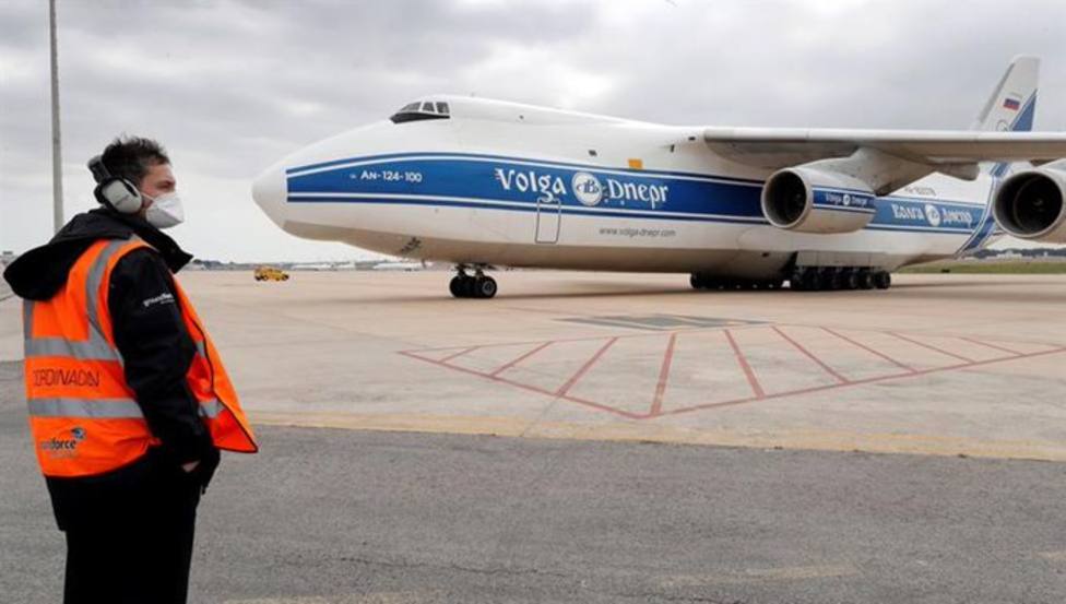 El Antonov A124 procedente de China aterriza en Manises