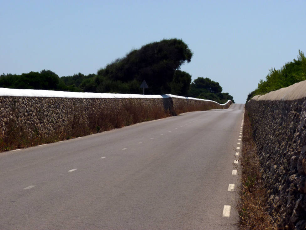 Grave en Son Espases el hombre accidentado contra pared seca en Menorca