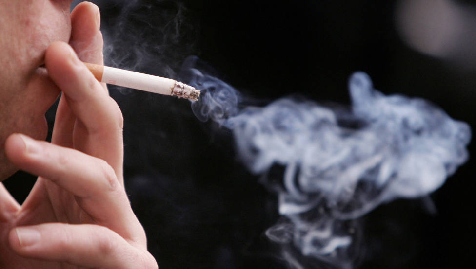 Denunciados tres locales de hostelería en Lugo por permitir fumar a clientes en su interior