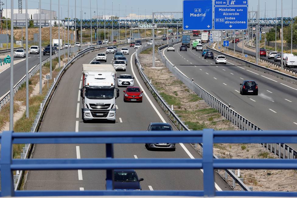 Las salidas de Madrid por carretera vuelven a niveles que se registraban antes de la pandemia