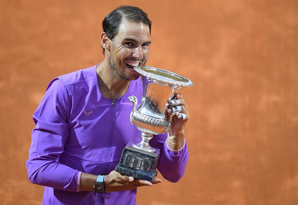 Nadal derrota a Djokovic y ejerce de emperador de la tierra con su décimo título en Roma