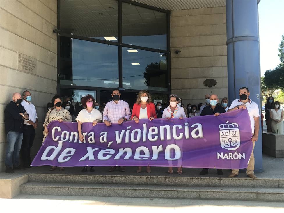 La concentración contra la violencia de género también se secundó en Narón. FOTO: Concello Narón