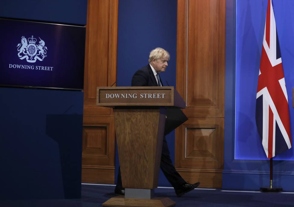 Boris Johnson pospone el levantamiento de las restricciones ante el avance de la variante Delta