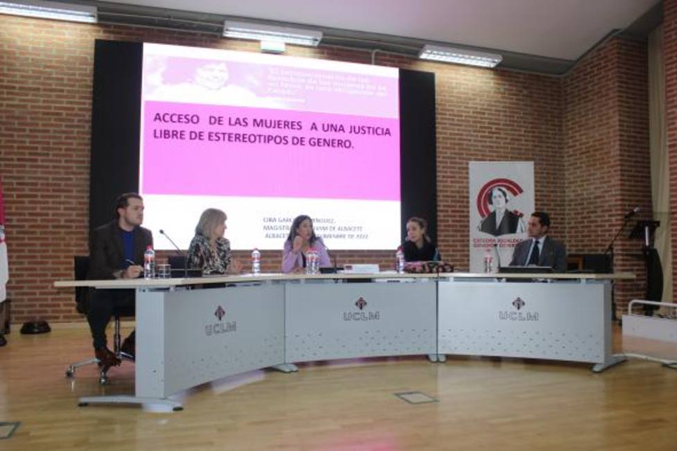 El Gobierno de Castilla-La Mancha pone en valor la enorme contribución al debate feminista de la Cátedra ‘Clara Campoamor’ de la UCLM