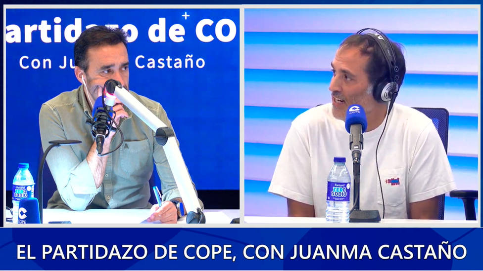 Juanma Castaño escucha a David Sánchez, en el Tiempo de Opinión de El Partidazo de COPE