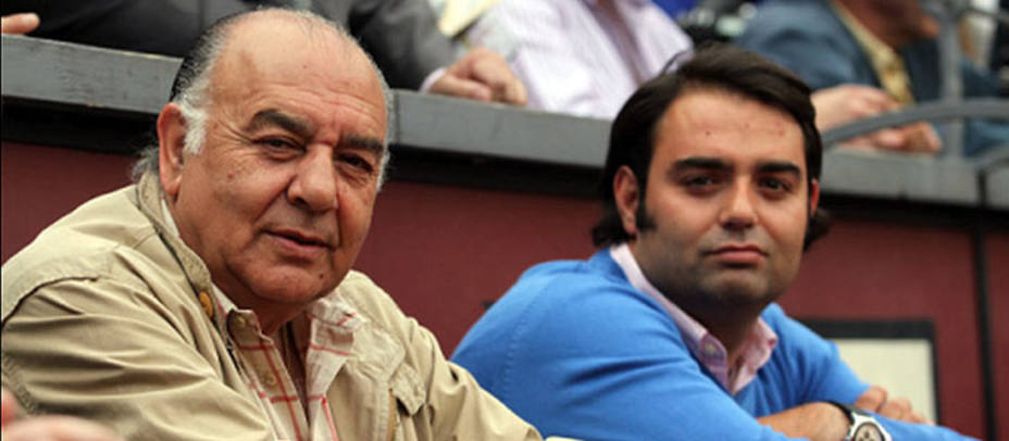 Carlos Zúñiga e hijo seguirán gestionando el coso de El Bibio durante esta temporada. ARCHIVO