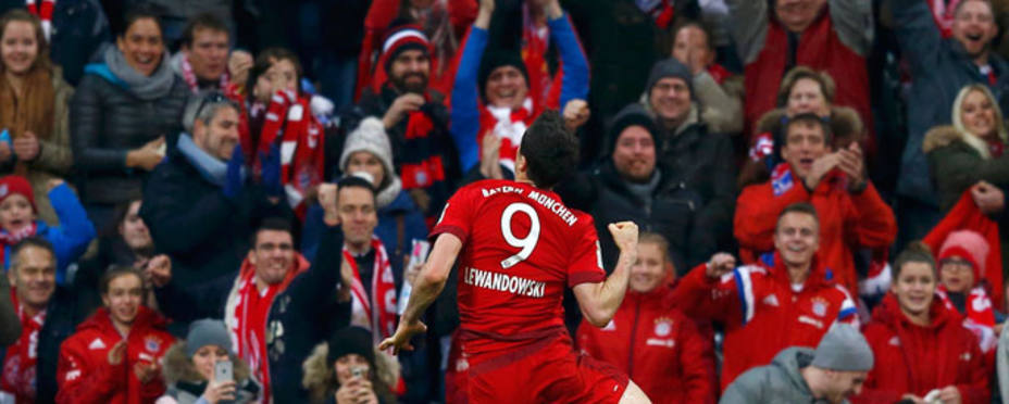 Lewandoski celebra el gol que ha marcado este sábado (foto: Reuters)