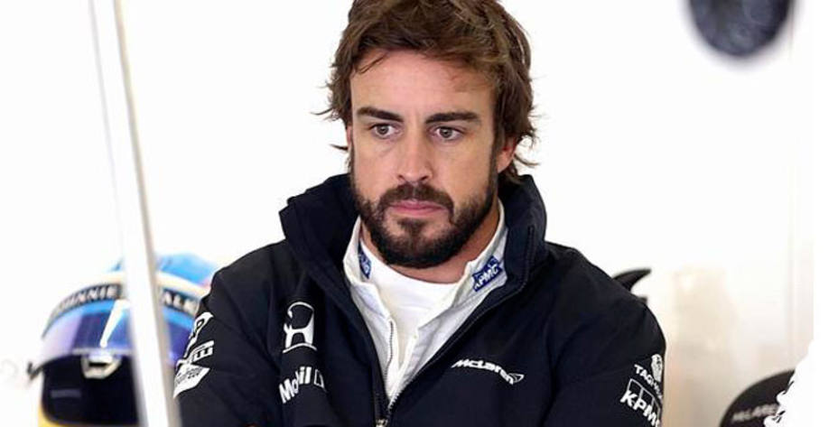 Fernando Alonso espera impaciente mejoras en su monoplaza. Reuters.
