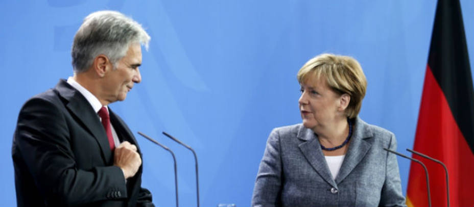 la canciller alemana, Angela Merkel junto al canciller austriaco, Werner Faymann. Reuters