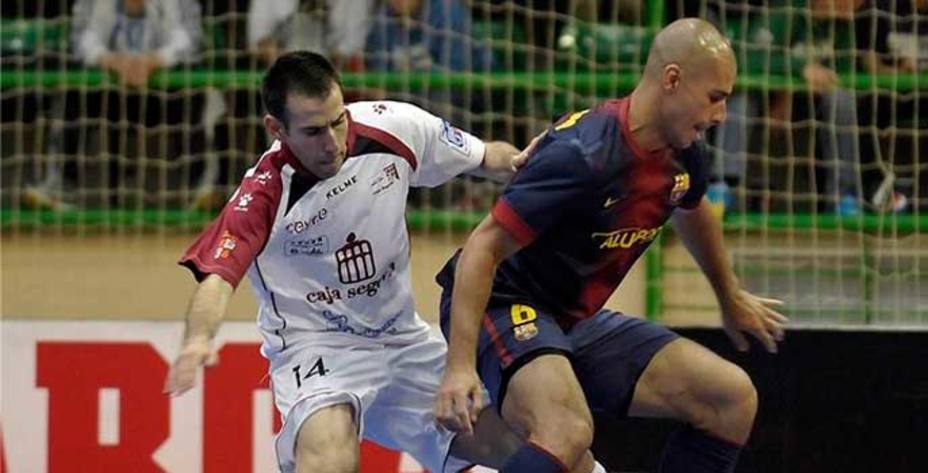El Barcelona fuerza el tercer partido con el Caja Segovia