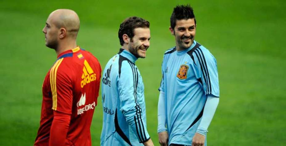Mata y Villa sonríen en entrenamiento en Gijón (Reuters)