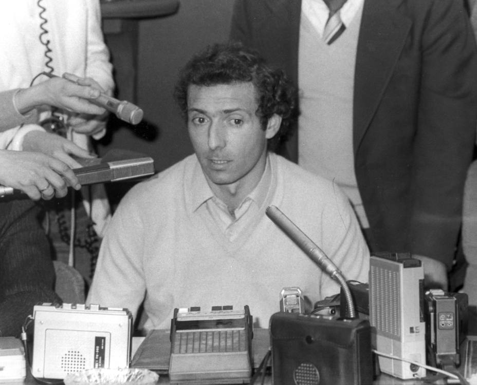 Quini, durante la rueda de prensa posteior al primer entrenamiento del jugador tras su liberación después de estar 25 días secuestrado en 1981