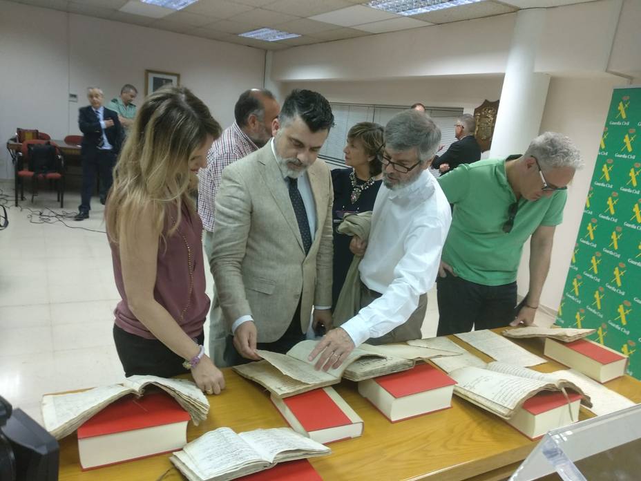 La Guardia Civil recupera documentos históricos de los Siglos XVI y XVIII