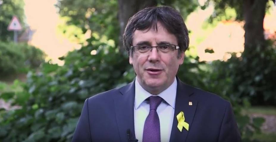 Carles Puigdemont durante el vídeo que ha difundido en las redes sociales.