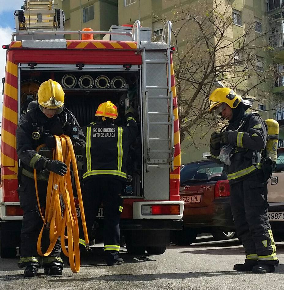 Fallece una persona y otra resulta herida en un incendio de vivienda en Málaga