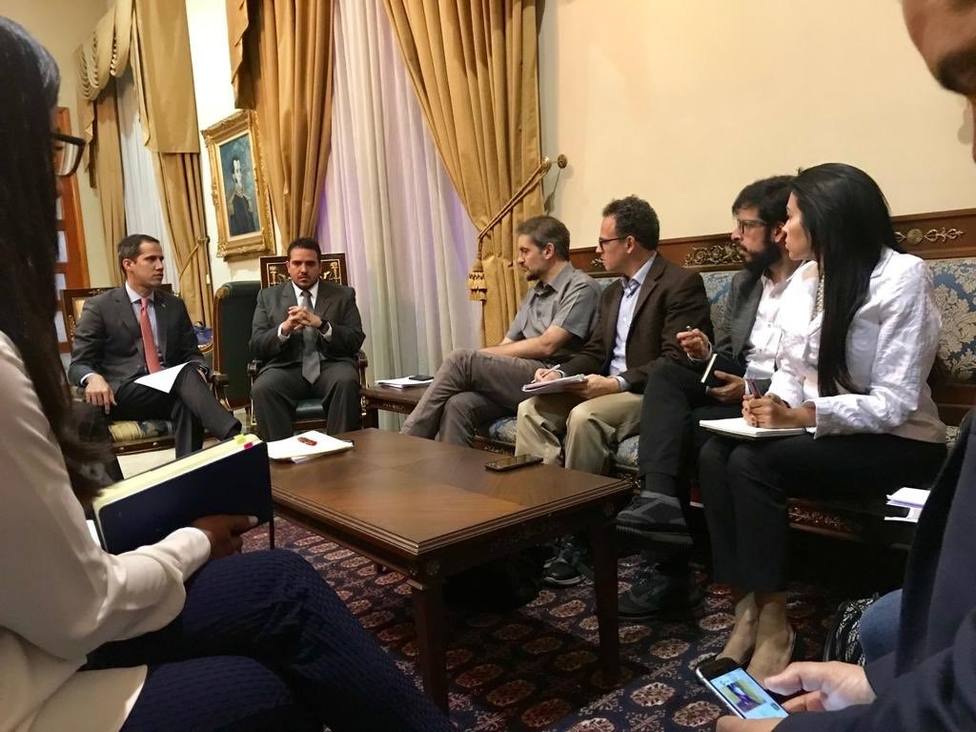 Guaidó se reúne con los emisarios de Bachelet para abordar la crisis en Venezuela