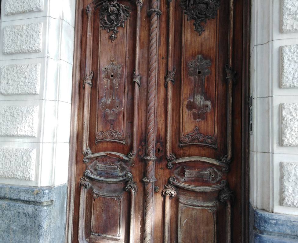 Investigan el robo de piezas históricas de la puerta de la Casa Maestre