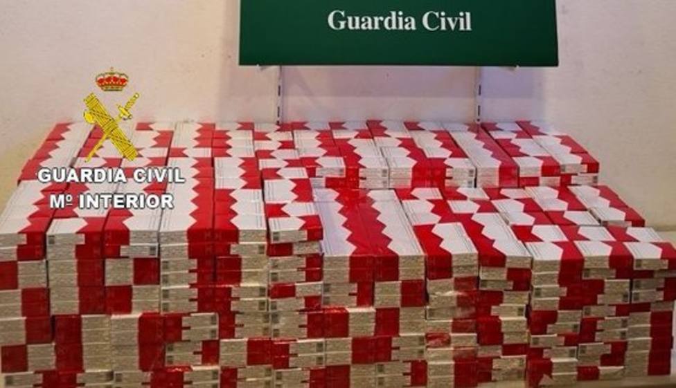 La Guardia Civil interviene 2.180 cajas de tabaco de contrabando en la Junquera