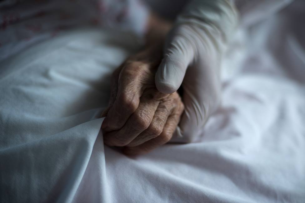 Madrid mandó por error protocolo contrario a derivar ancianos a hospitales