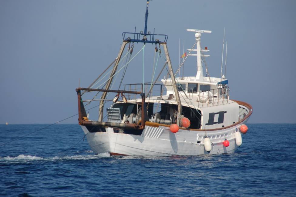 Luengo defiende las reivindicaciones de las cofradías de pescadores ante la complacencia del Ministerio