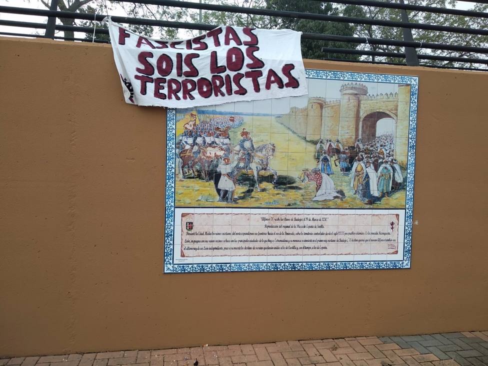 Sucesos.- El mural que ensalza la figura de Alfonso IX de LeÃ³n en Badajoz, vÃ­ctima de un acto vandÃ¡lico