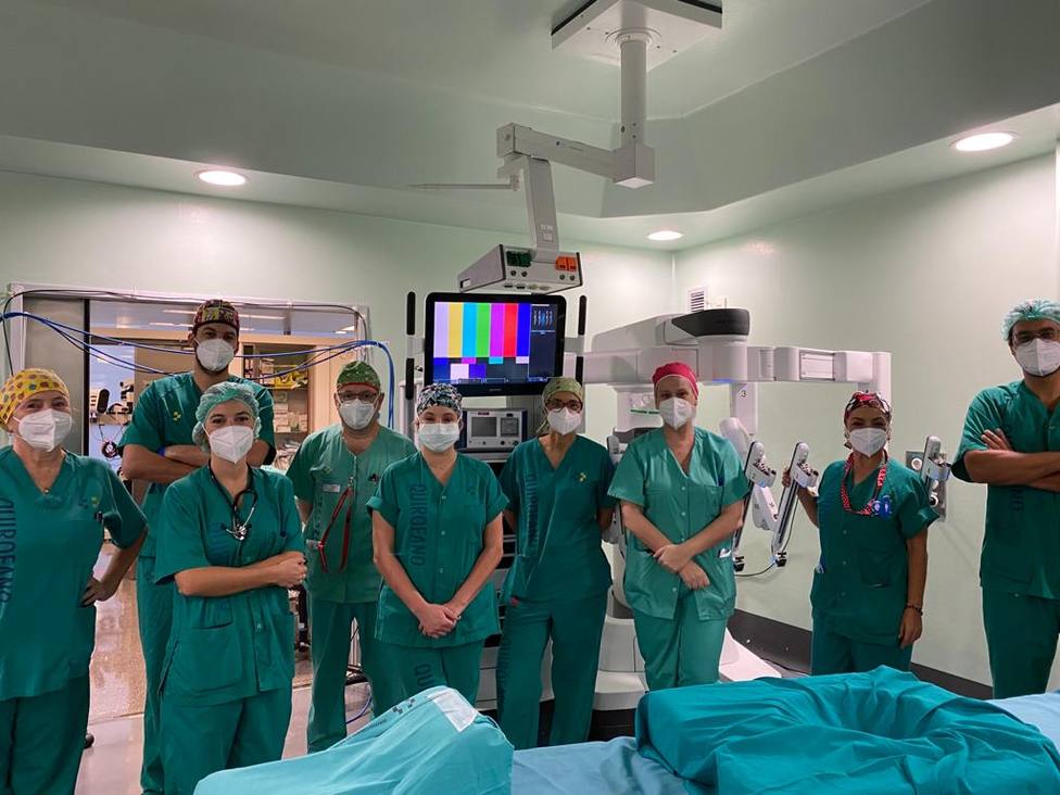 El Hospital Doctor Negrín realiza las primeras cirugías robóticas para el cáncer de esófago