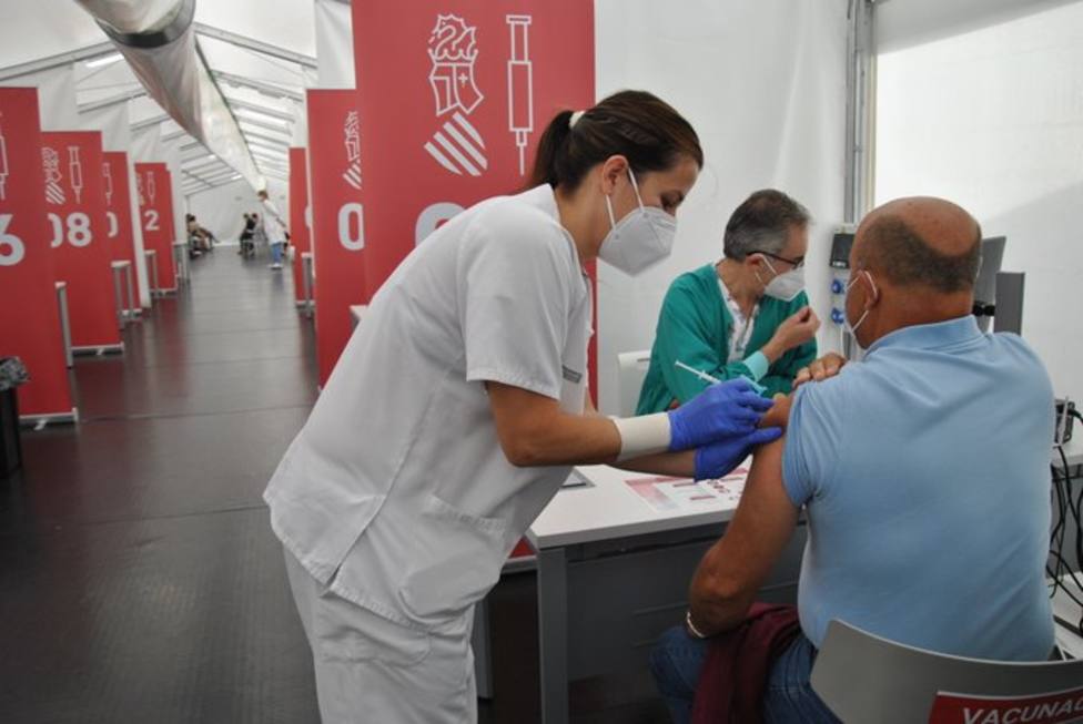Arranca la inoculación de la tercera dosis de la vacuna contra el Covid-19 en el Hospital General de Castelló