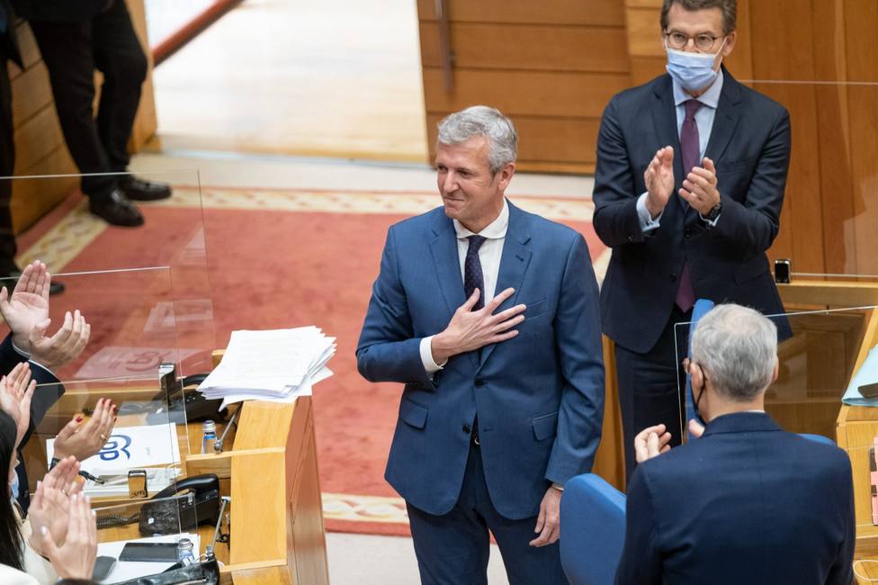 Rueda tras ser investido presidente en el parlamento de Galicia