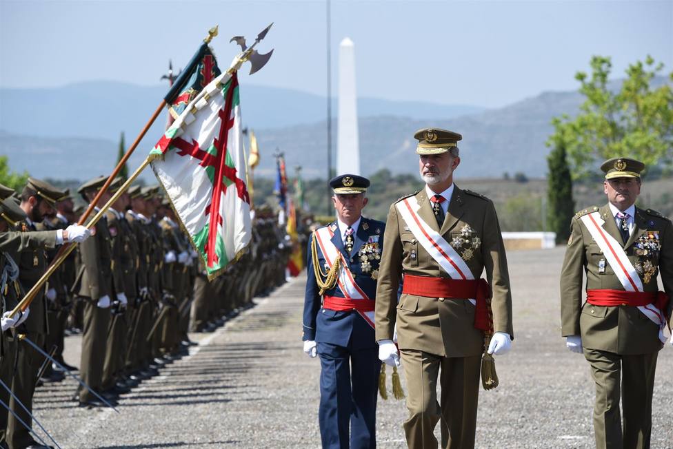 El Rey Felipe VI entrega despachos a sargentos en Talarn