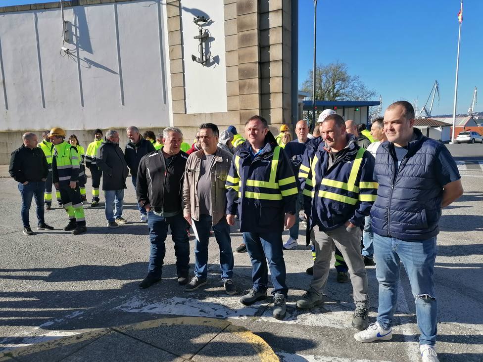 Delegados sindicales este viernes a las puertas de Navantia Ferrol