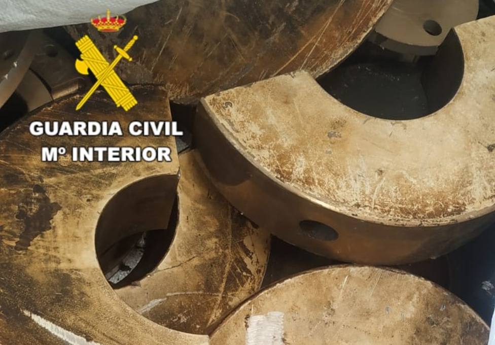 Parte de las piezas que fueron robadas de la empresa de San Sadurniño - FOTO: Guardia Civil