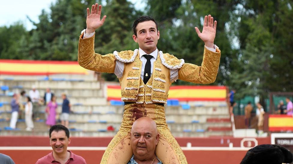 Molina en su salida a hombros este sábado en Alalpardo (Madrid)