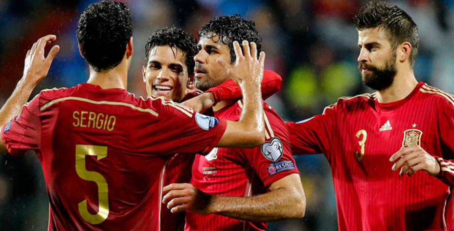 La selección española celebra el gol de Diego Costa (EFE)