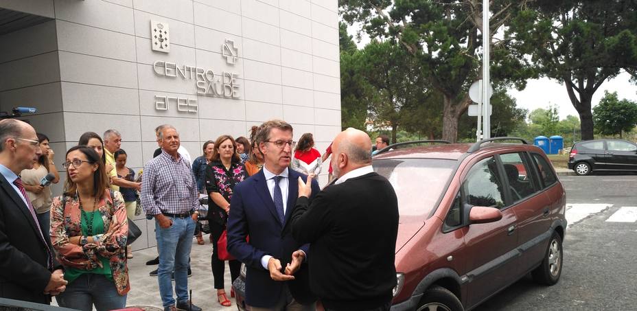 Alberto Núñez Feijóo inauguró esta mañana el centro de salud de Ares de manera oficial