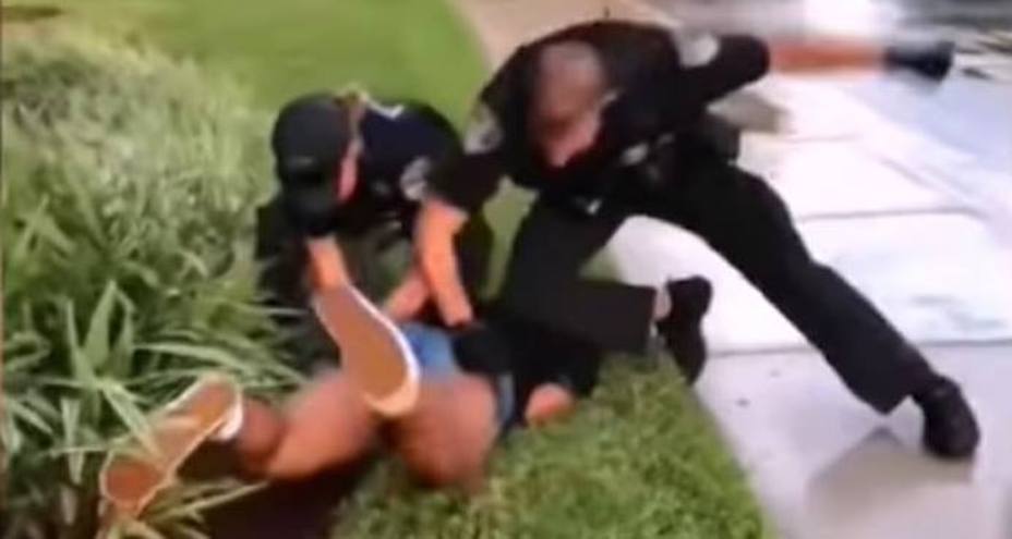 Dos policías estadounidenses golpean a un chica de 14 años cerca de Miami