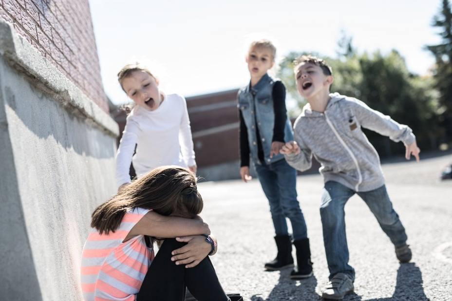 Identifican un mecanismo que muestra cómo el bullying puede influir en el cerebro de adolescentes