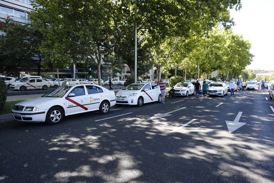 Taxistas de Madrid cifran un seguimiento del 100% de la huelga con una multitudinaria concentración en Ifema