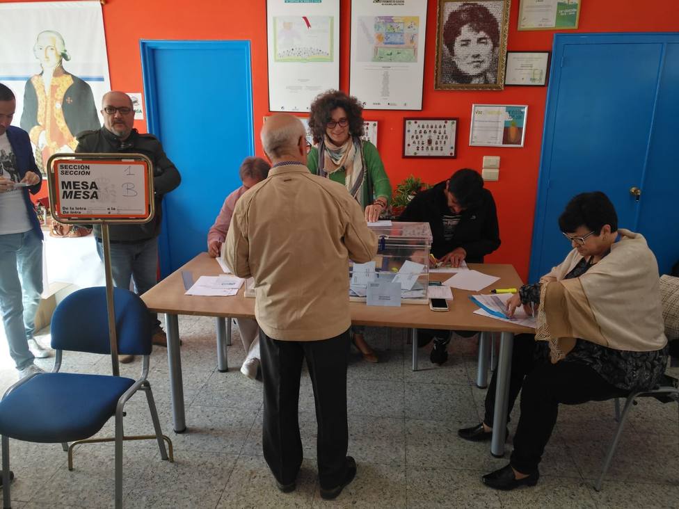 La jornada de votación transcurre con normalidad en las mesas electorales de nuestras comarcas