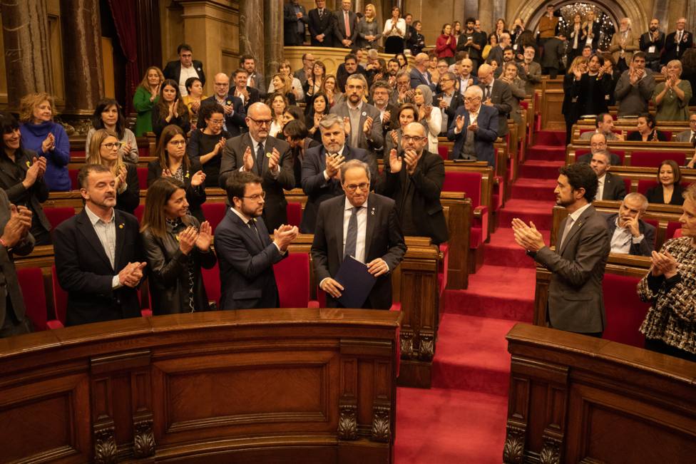 El Parlament catalán encara este lunes un pleno con la incógnita de si Torra votará tras el TS