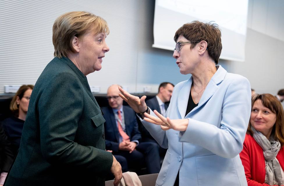 El SPD avisa de que romperá la gran coalición si Merkel se va