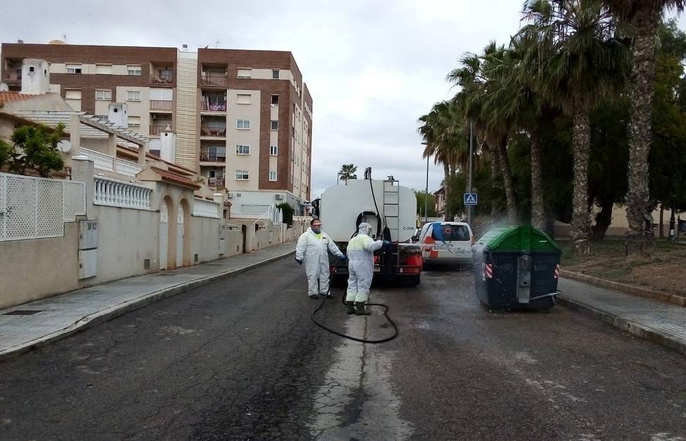 Desinfectan por sexta vez los contenedores de Cartagena desde que se activó el estado de alarma