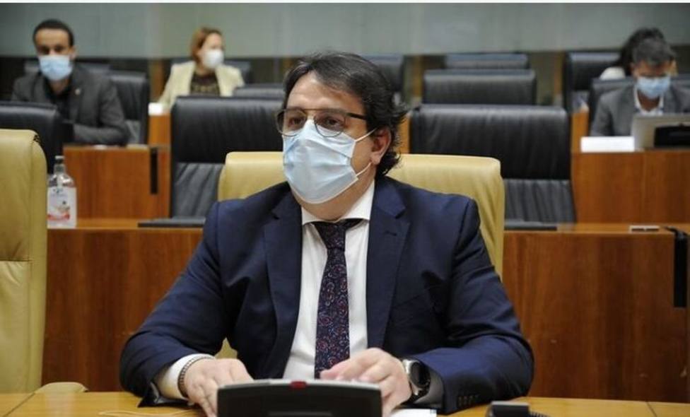 El consejero de Sanidad, José Maria Vergeles, en la Asamblea de Extremadura