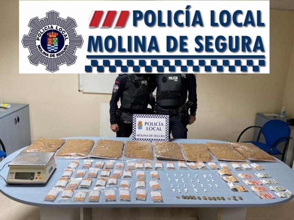 La Policía Local de Molina detiene al regente de una tienda por tráfico de drogas y contrabando de tabaco