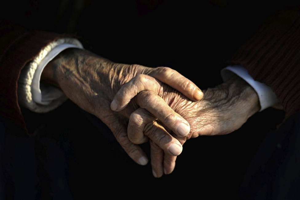 Un estudio descubre la explicación a por qué ancianos y personas con otras patologías son más vulnerables