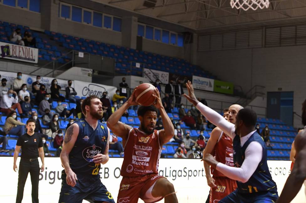 Importante victoria de Real Murcia baloncesto en la pelea por la permanencia